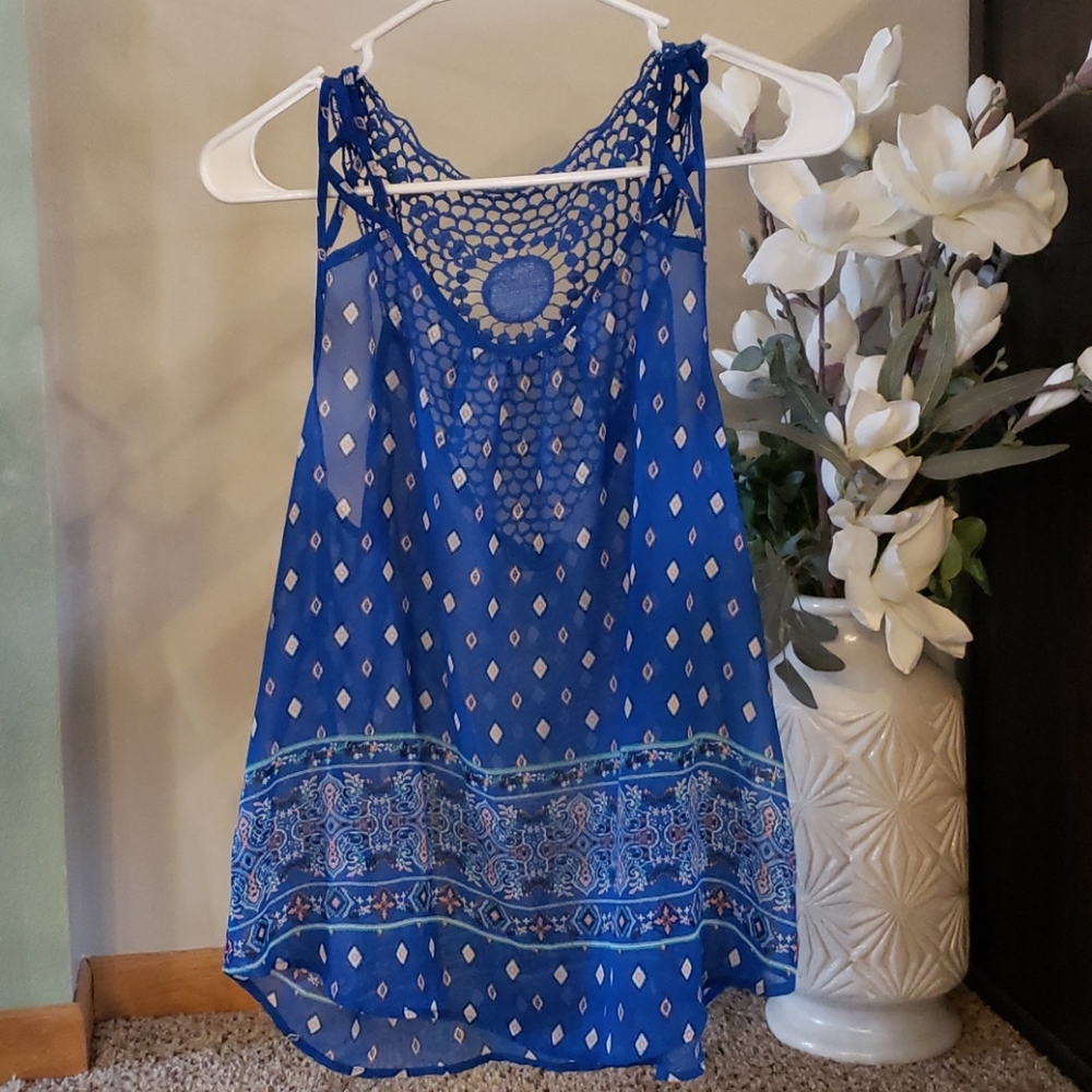 Flowy tank